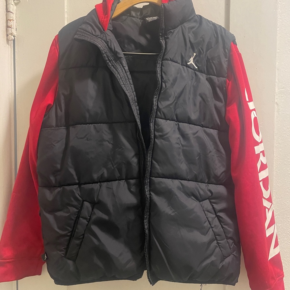Jordan Men's Black and Red Puffer Jacket